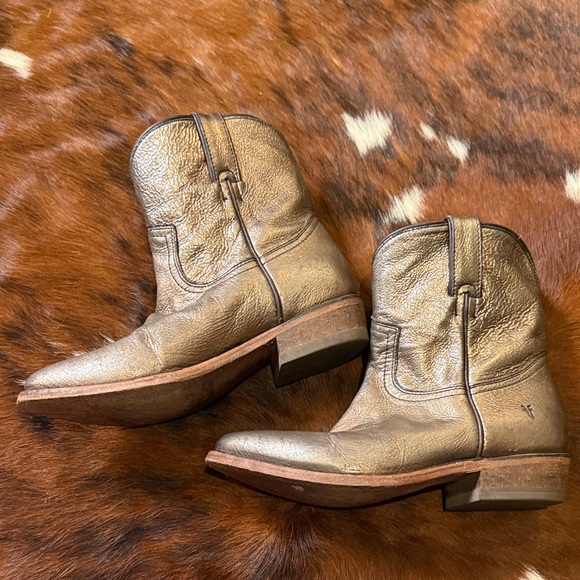 Frye Women's Billy Short Gold Metallic Western Boot size 8 - Picture 4 of 8